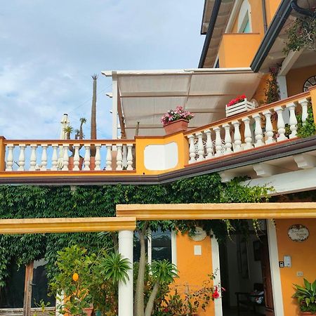 B&B "Raggio Di Sole" Ле-Кастелла Экстерьер фото